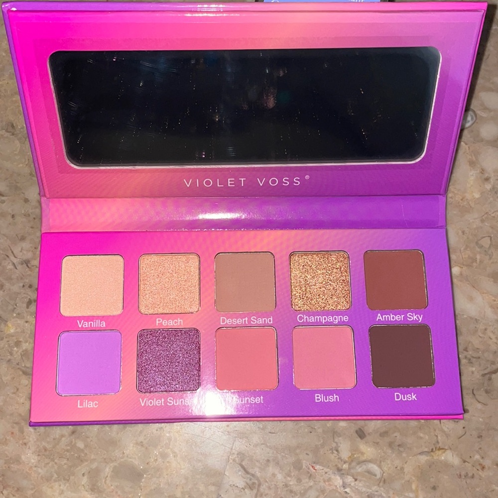 Violet Voss sunset eyeshadow and pressed pigment palette.